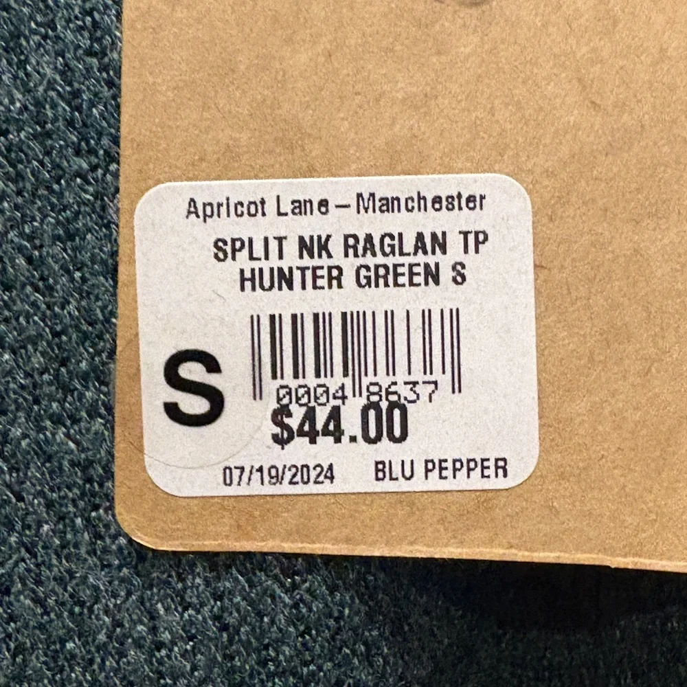 NWT Blu Pepper Split Neck Raglan Top - Picture 10 of 16